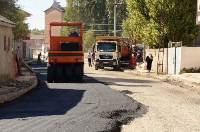 Ağrı’da Yol Asfaltlama Çalışması