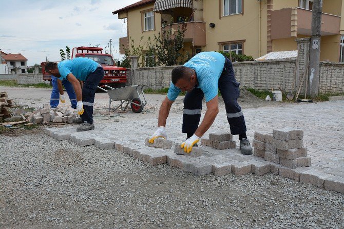 Kartepe’de Parke Yol Çalışmaları Sürüyor