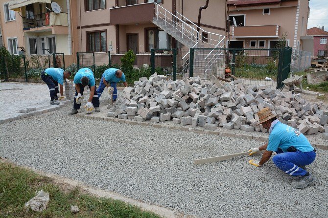 Kartepe’de Parke Yol Çalışmaları Sürüyor