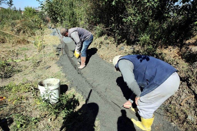 Kıranardı’nda Sulama Kanalları Yapılıyor