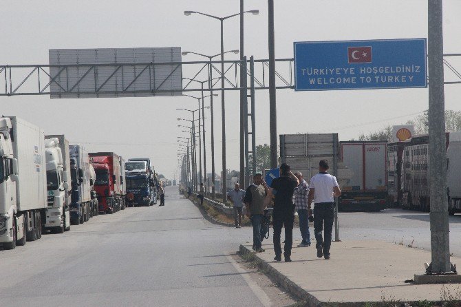 Kapıkule Sınır Kapısı’nda 25 Kilometre Tır Kuyruğu