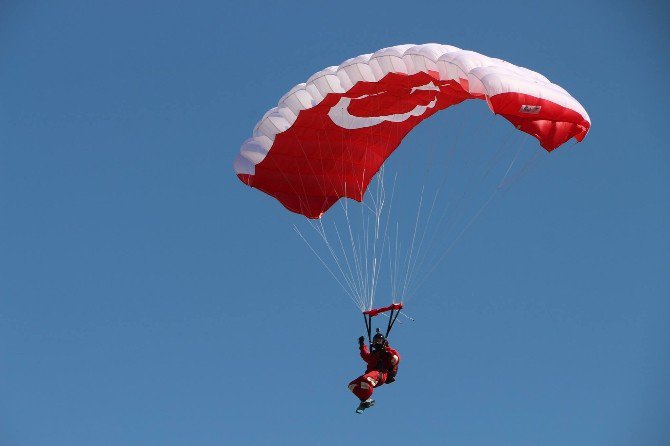 Yamaç Paraşütçülerinin Yeni Gözdesi Sındırgı