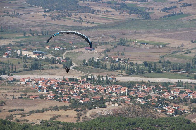 Yamaç Paraşütçülerinin Yeni Gözdesi Sındırgı