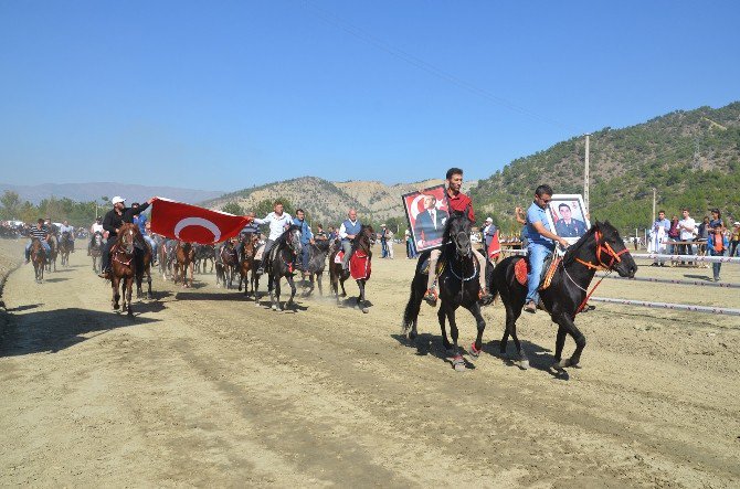 Şehit Astsubay’ın Anısını Yaşatmak İçin At Yarışı Düzenlendi