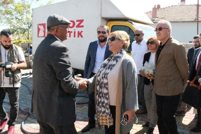 Melik Gökçek’in Eşi Nevin Gökçek Ömer Halisdemir’in Mezarını Ziyaret Etti