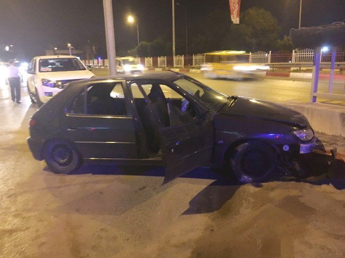 Antalya’da Trafik Kazası: 3 Yaralı