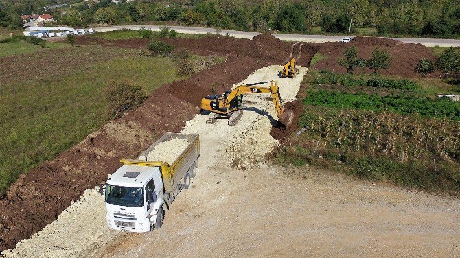 Başiskele’de Yol Açma Ve Genişletme Çalışmaları Sürüyor