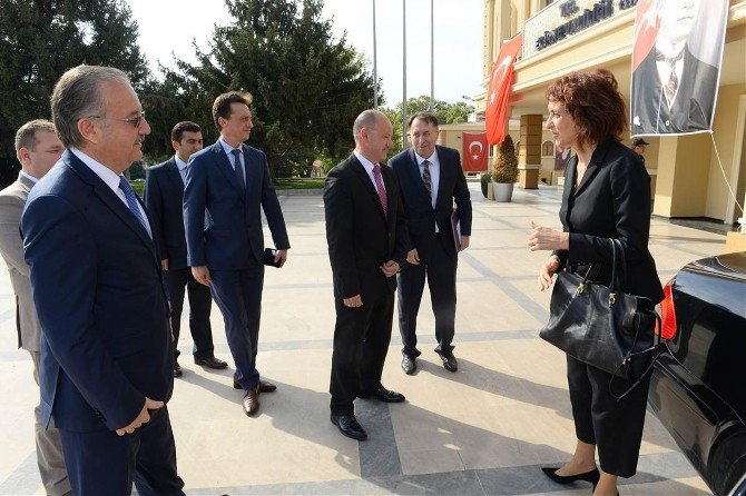 Edirne Valisi Günay Özdemir: "Tır Geçişlerinin Hızlandırılması Sağlanacak"