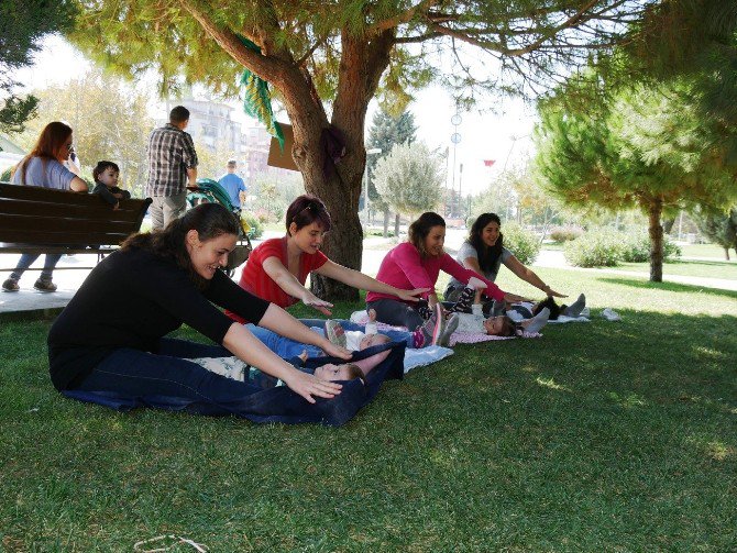 Büyükçekmece’de "Anne-bebek Yogası"na Yoğun İlgi