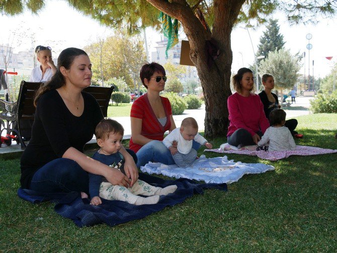 Büyükçekmece’de "Anne-bebek Yogası"na Yoğun İlgi