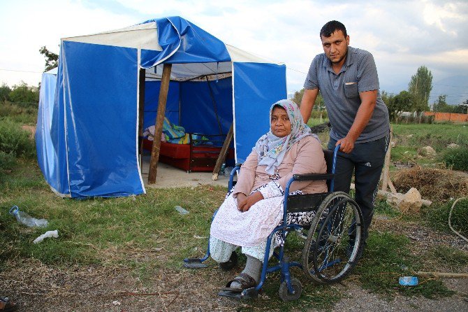 Diyaliz Hastası Tek Bacaklı Yaşlı Annenin Çadırda Yürek Burkan Dramı