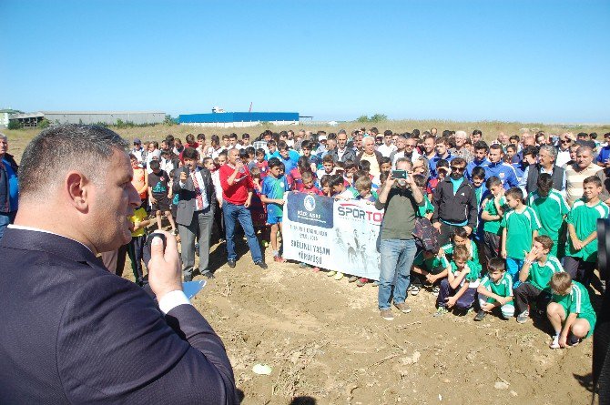 Dikkat Çekmek İçin Sağlıksız Zeminde İdman Yaptılar