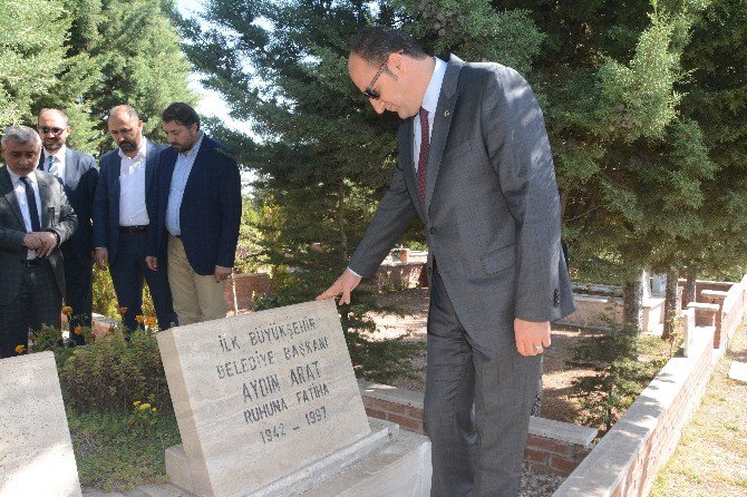 Aydın Arat Kabri Başında Anıldı