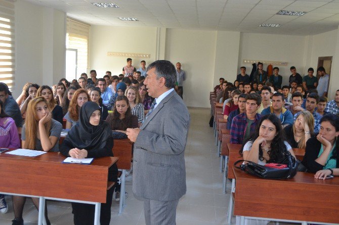 Gelibolu Myo’da Öğrencilere Oryantasyon Eğitimi