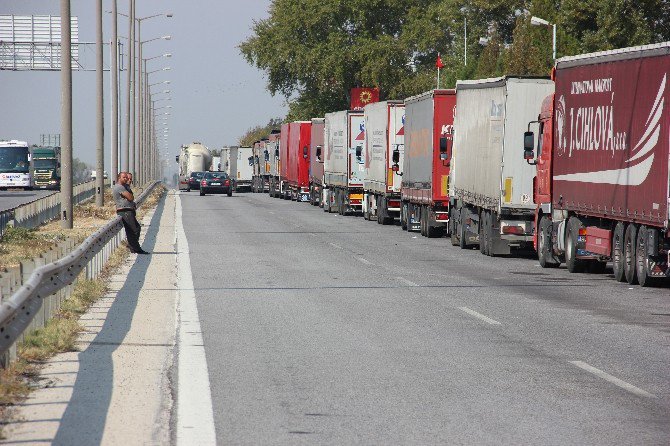 Komşu Kapıyı Açtı, Tır Kuyruğu Erimeye Başladı