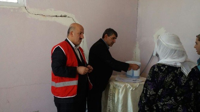 Baykan’da Terör Mağduru İhtiyaç Sahiplerine ’Kızılay Kartı’