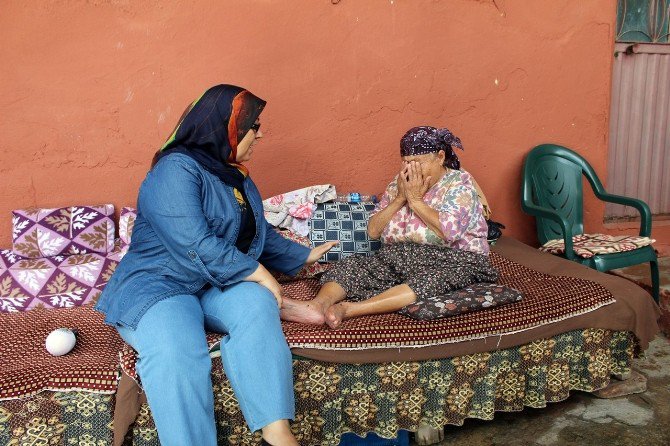 Tekerlekli Sandalyeyi Görünce Gözyaşlarına Hakim Olamadı