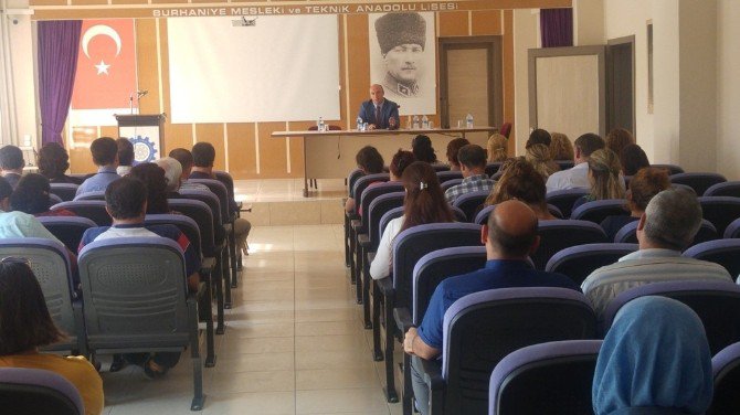 Burhaniye’de Branş Öğretmenleri İçin Seminer