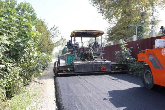 Sapanca’da Asfaltlama Çalışmaları Sürüyor