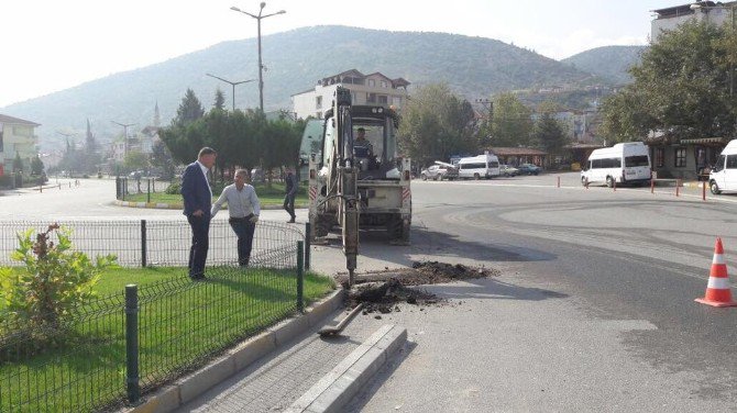 Vezirhan Beldesinin Girişini Misafir Araç Parkı