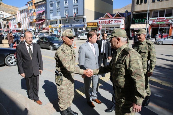 Orgeneral İsmail Serdar Savaş, Vali İsmail Ustaoğlu’nu Ziyaret Etti