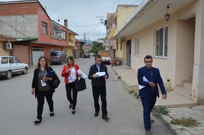 İznik Belediyesi Kapı Kapı Gezip Vatandaşları Dinliyor