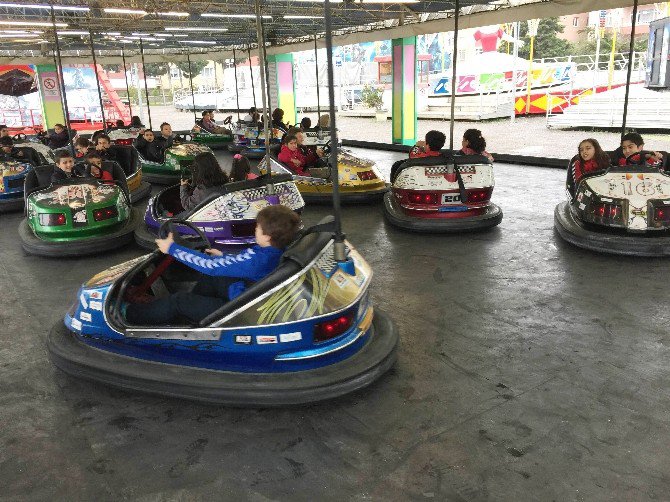 Çekmeköylü Çocukların Lunapark Keyfi