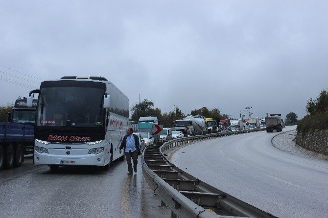 Karayolunda Tır Makasladı, Araçlar Kaydı