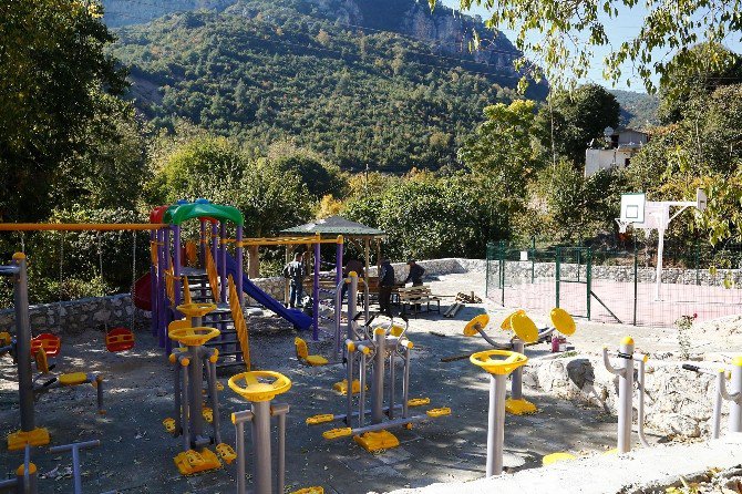 Erdemli Belediyesi’nden Mahallelere Park Müjdesi