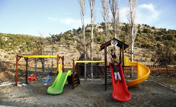 Erdemli Belediyesi’nden Mahallelere Park Müjdesi