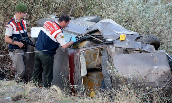 Otomobil Şarampole Takla Attı: 1 Ölü, 1 Yaralı