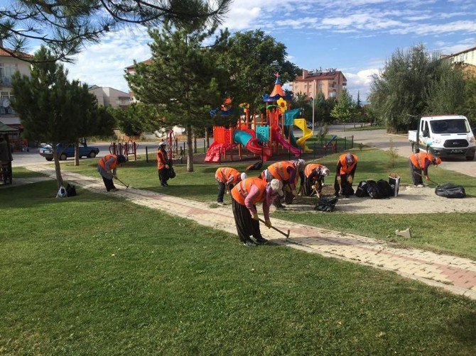 Beyşehir’de Park Ve Yeşil Alanlarda Çalışmalar Sürüyor