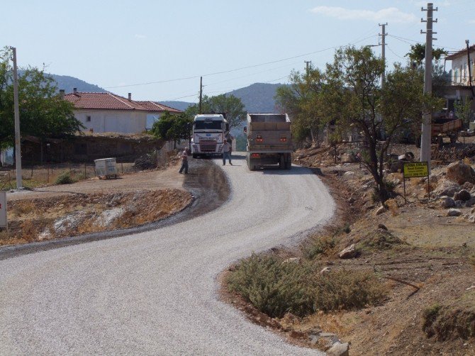 Asfalt Çalışması Korucak’da Devam Ediyor