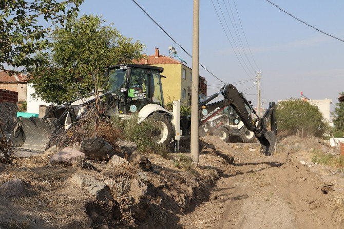 Yağcılar Mahallesindeki Dere Temizleniyor