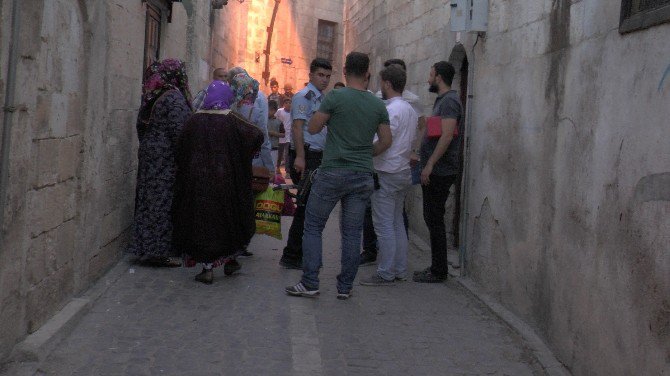 Kadın Cinayetine Giden Polisler İki Kişinin Hayatını Kurtardı