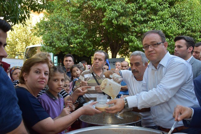 Şehzadeler’den 3 Bin Kişilik Aşure İkramı