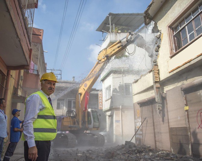 Adana’nın Kent Meydanı İçin İlk Kazma Vuruldu