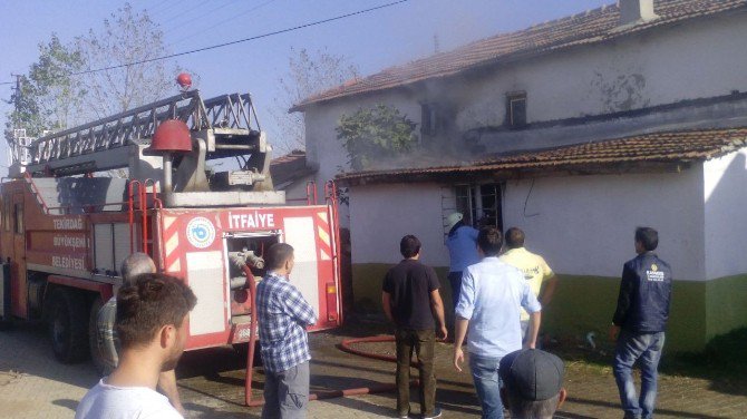 Ateşte Unutulan Yemek Yangın Çıkardı