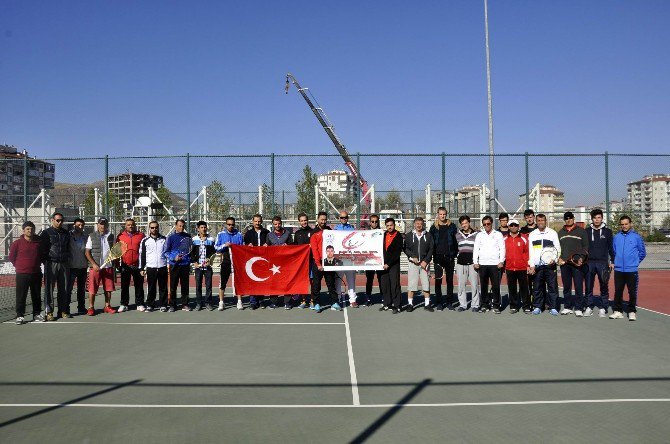 Şehit Ömer Halisdemir Tenis Turnuvası Tamamlandı