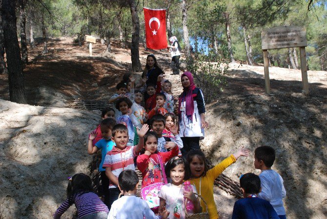 Minik Öğrencilerden Doğa Yürüyüşü