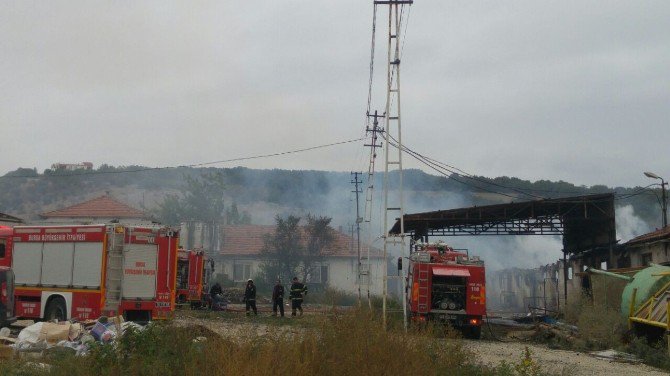 Bursa’da Mobilya Fabrikasında Korkutan Yangın