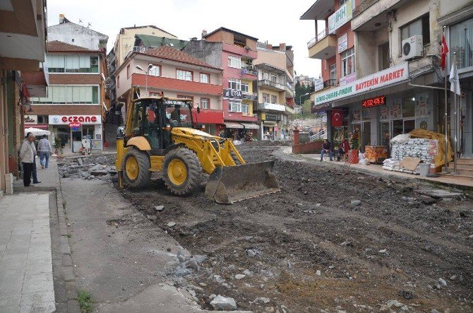 Alaplı Belediyesi Asfalt Serim Çalışmalarını Sürdürüyor