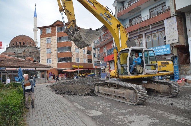 Alaplı Belediyesi Asfalt Serim Çalışmalarını Sürdürüyor