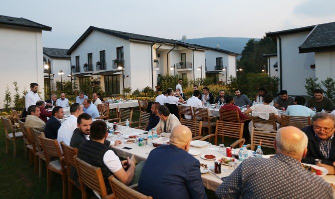 Büyükşehir Belediyesi Basket Takımı Maç Öncesi Yemekte Bir Araya Geldi