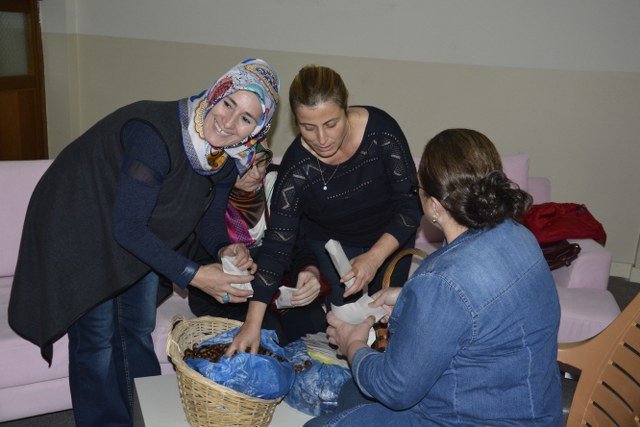 Huzurevi Sakinlerine Kestane Partisi Düzenlendi