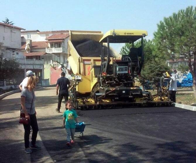 Marmaraereğlisi’nde Okulların Çevresinde Asfalt Çalışmaları Hızla Devam Ediyor