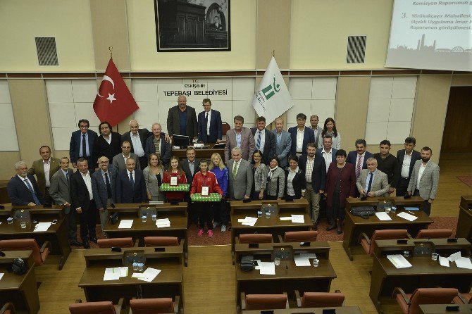 Tepebaşı Meclisi’nden Şampiyonlara Kutlama Ve Ödül