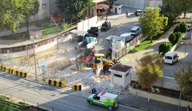 Emniyet Müdürlüğü Önünde Doğalgaz Borusu Patladı