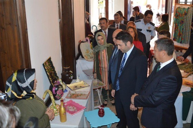 İvrindi De Halk Eğitim Sergisi’ne Yoğun İlgi