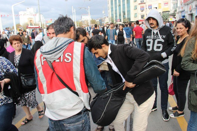 Yenibosna’daki Patlamanın Ardından İstiklal Caddesi’nde Çanta Ve Valizler Didik Didik Arandı